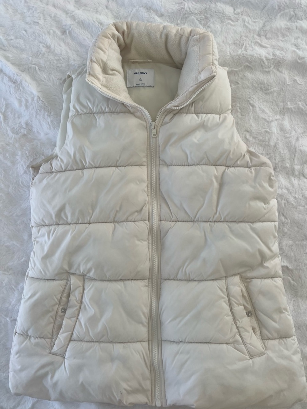 Old Navy Women's Ivory Quilted Puffer Vest